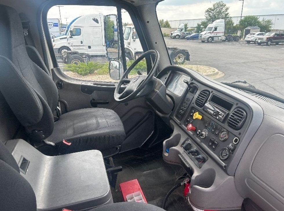 Day Cab Tractor-Heavy Duty Tractors-Freightliner-2019-M2-Windsor-WI-225,309\n\t\tmiles-$ 49,000 - Image 14
