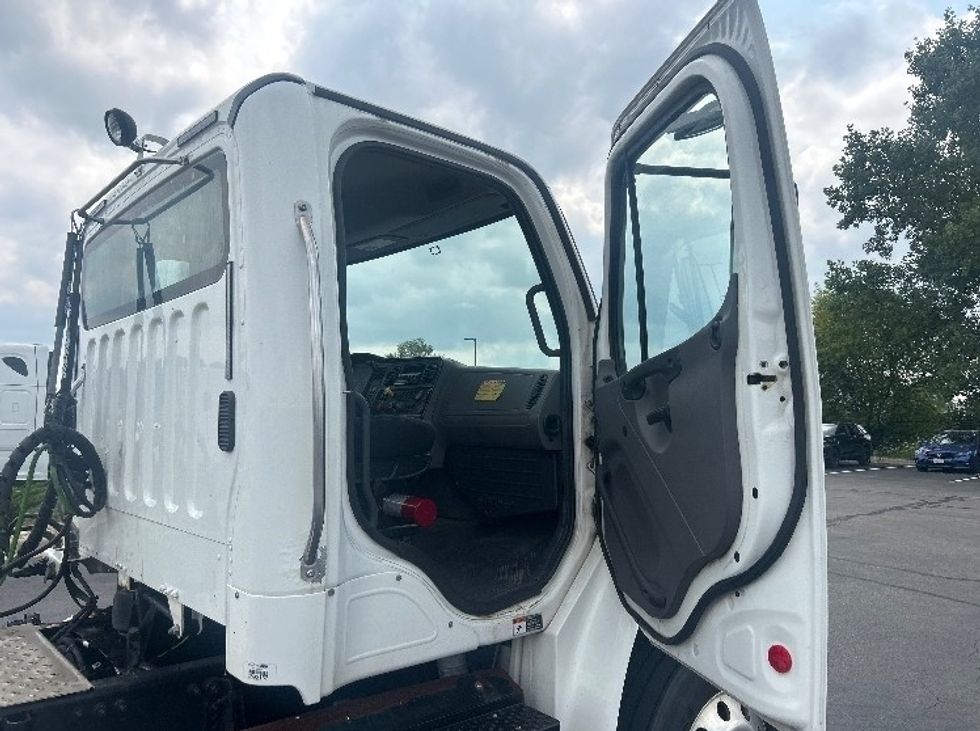 Day Cab Tractor-Heavy Duty Tractors-Freightliner-2019-M2-Windsor-WI-225,315\n\t\tmiles-$ 49,000 - Image 12