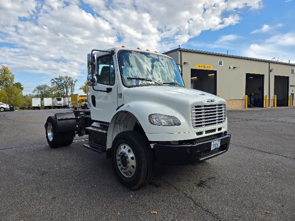 Day Cab Tractor-Heavy Duty Tractors-Freightliner-2019-M2-Ypsilanti-MI-139,705\n\t\tmiles-$ 54,500 - Image 1
