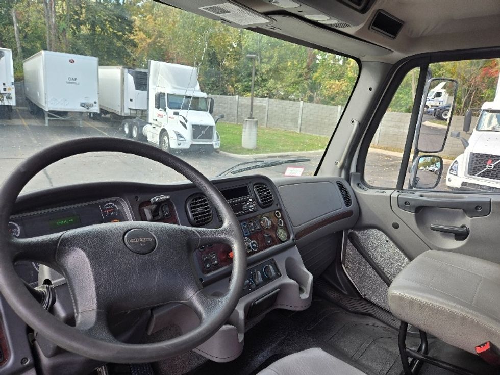 Day Cab Tractor-Heavy Duty Tractors-Freightliner-2019-M2-Ypsilanti-MI-139,705\n\t\tmiles-$ 54,500 - Image 10