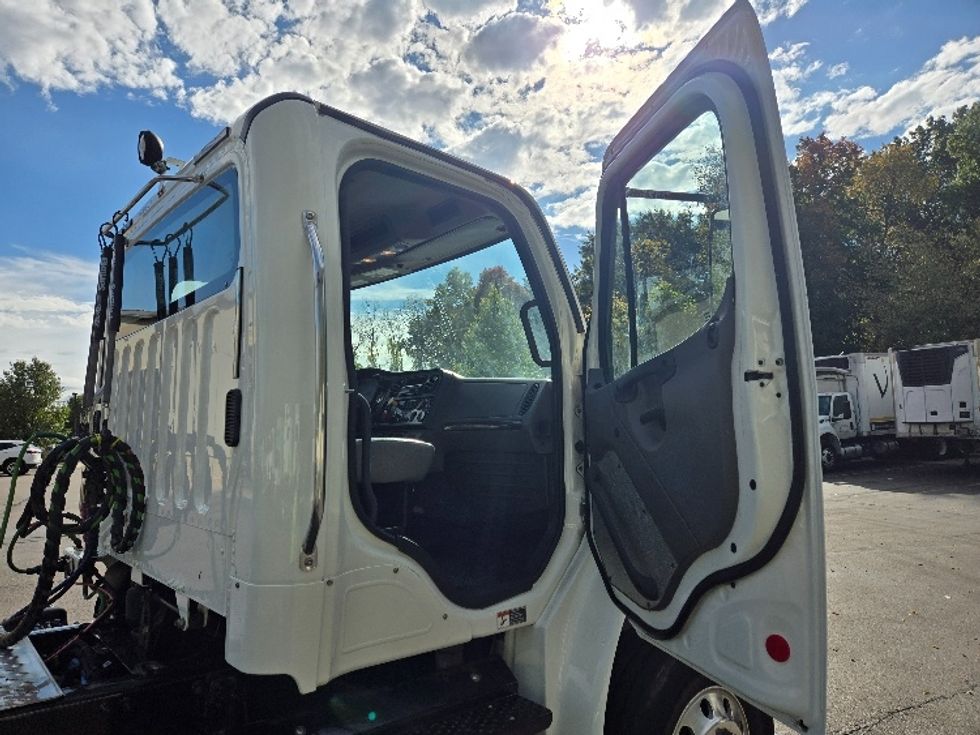 Day Cab Tractor-Heavy Duty Tractors-Freightliner-2019-M2-Ypsilanti-MI-139,705\n\t\tmiles-$ 54,500 - Image 12