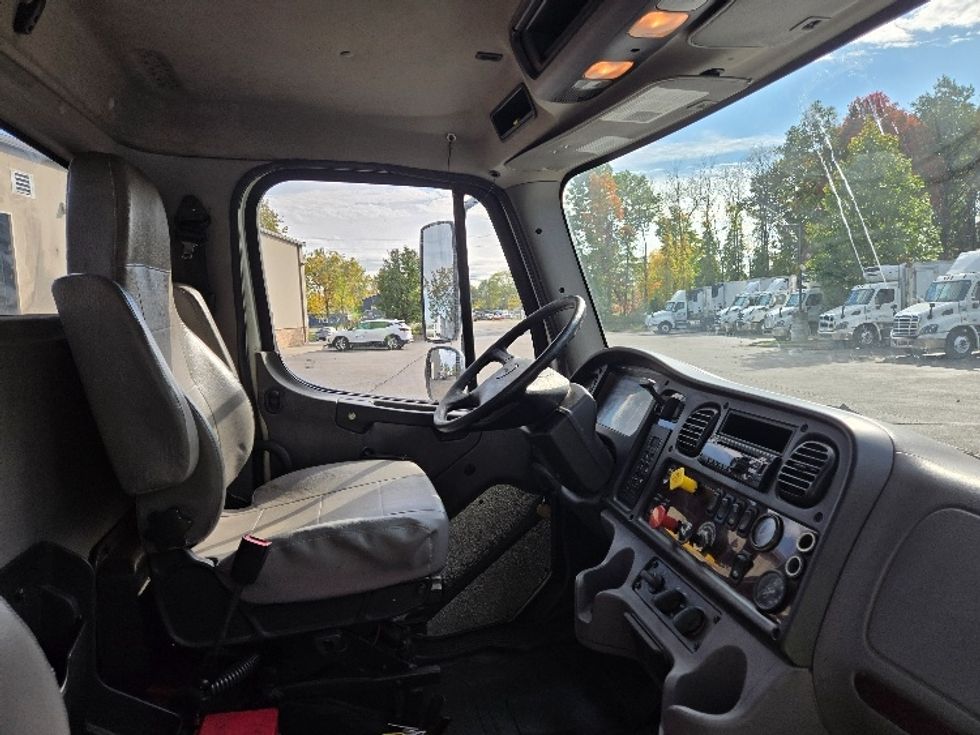 Day Cab Tractor-Heavy Duty Tractors-Freightliner-2019-M2-Ypsilanti-MI-139,705\n\t\tmiles-$ 54,500 - Image 14