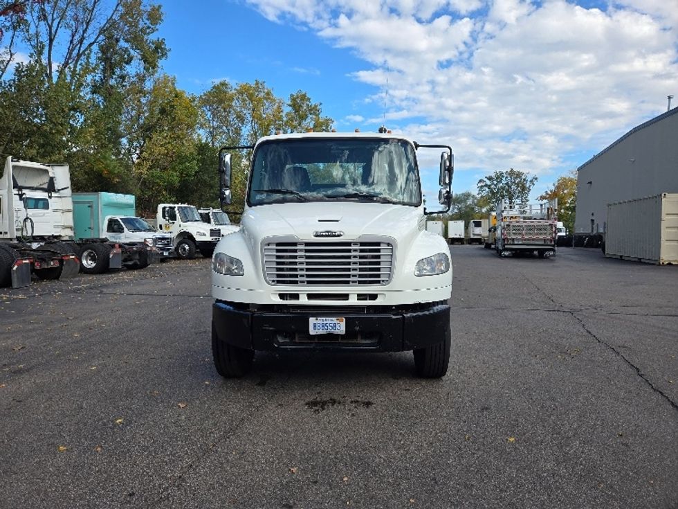 Day Cab Tractor-Heavy Duty Tractors-Freightliner-2019-M2-Ypsilanti-MI-139,705\n\t\tmiles-$ 54,500 - Image 2