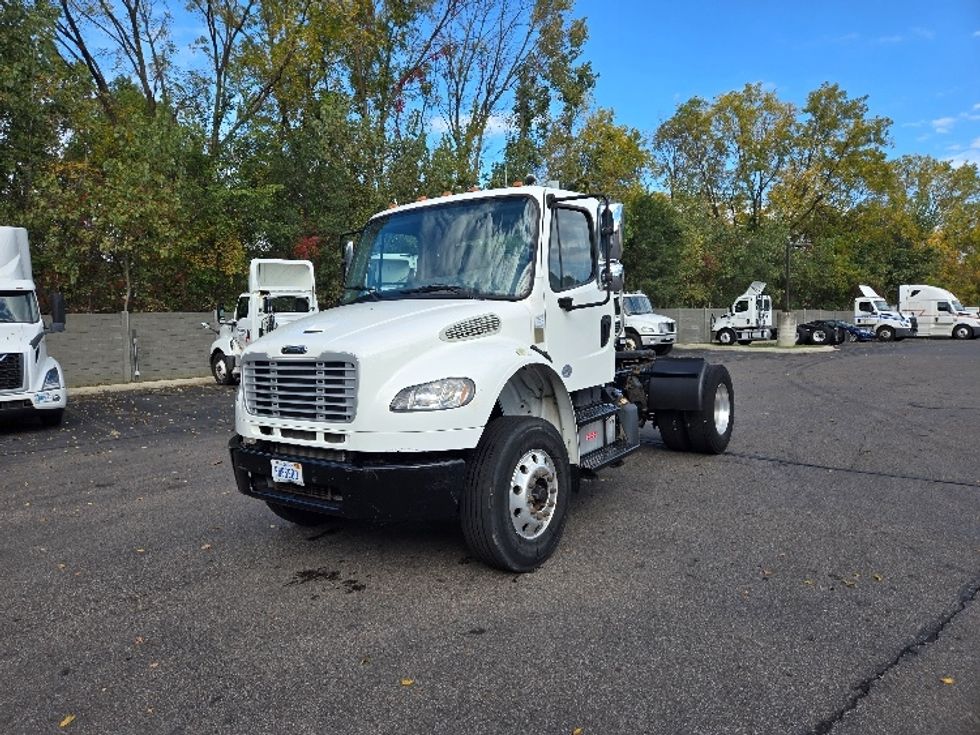 Day Cab Tractor-Heavy Duty Tractors-Freightliner-2019-M2-Ypsilanti-MI-139,705\n\t\tmiles-$ 54,500 - Image 3
