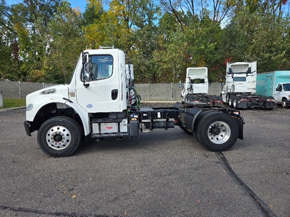 Day Cab Tractor-Heavy Duty Tractors-Freightliner-2019-M2-Ypsilanti-MI-139,705\n\t\tmiles-$ 54,500 - Image 4