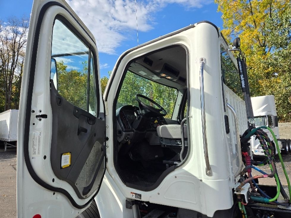 Day Cab Tractor-Heavy Duty Tractors-Freightliner-2019-M2-Ypsilanti-MI-139,705\n\t\tmiles-$ 54,500 - Image 9