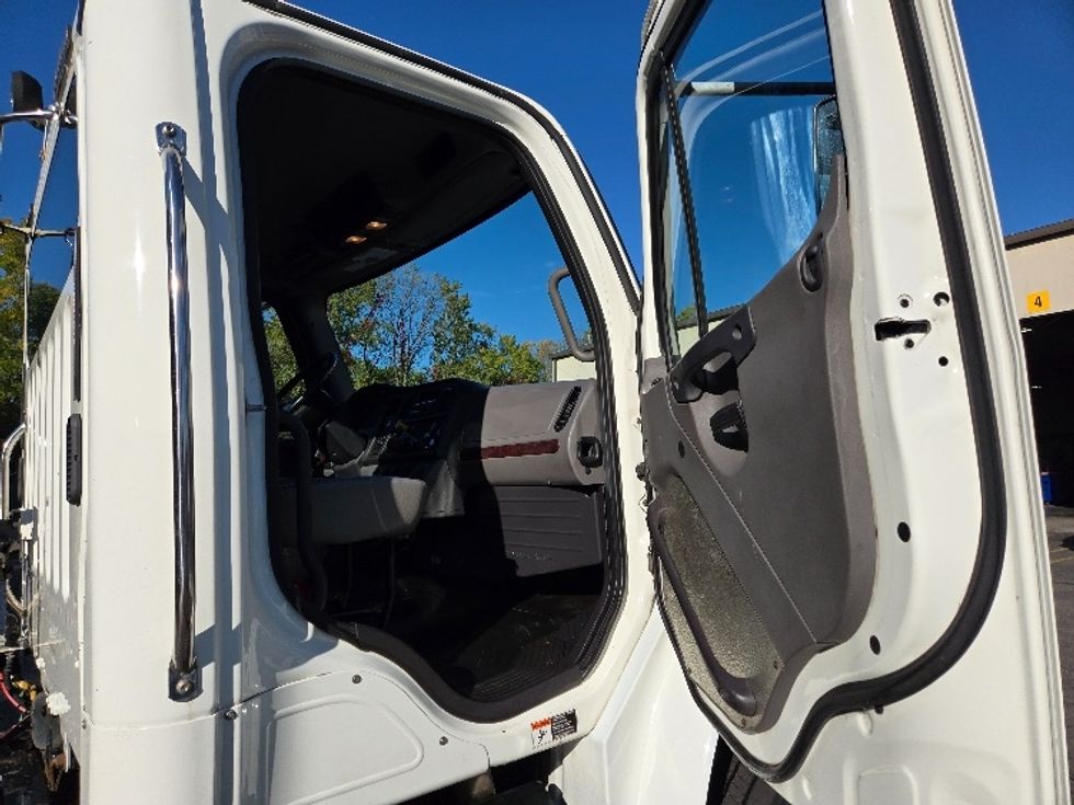 Day Cab Tractor-Heavy Duty Tractors-Freightliner-2019-M2-Ypsilanti-MI-141,120\n\t\tmiles-$ 54,500 - Image 11