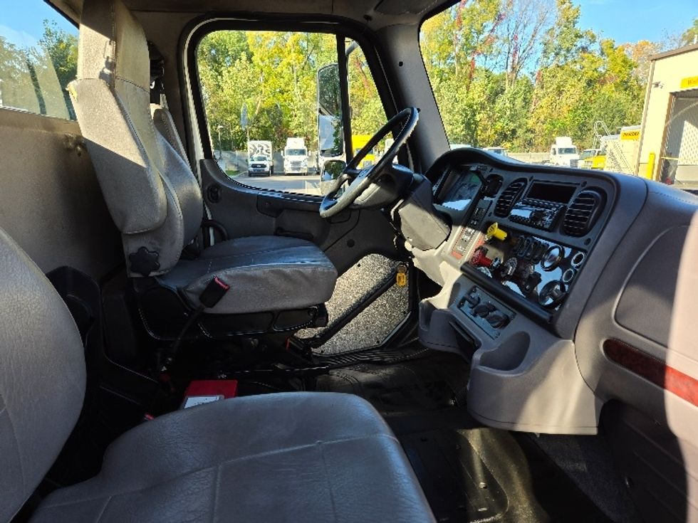 Day Cab Tractor-Heavy Duty Tractors-Freightliner-2019-M2-Ypsilanti-MI-141,120\n\t\tmiles-$ 54,500 - Image 13
