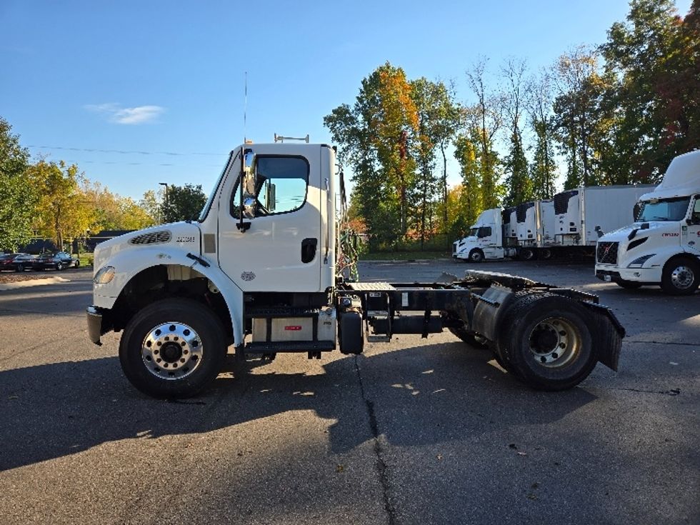 Day Cab Tractor-Heavy Duty Tractors-Freightliner-2019-M2-Ypsilanti-MI-141,120\n\t\tmiles-$ 54,500 - Image 4