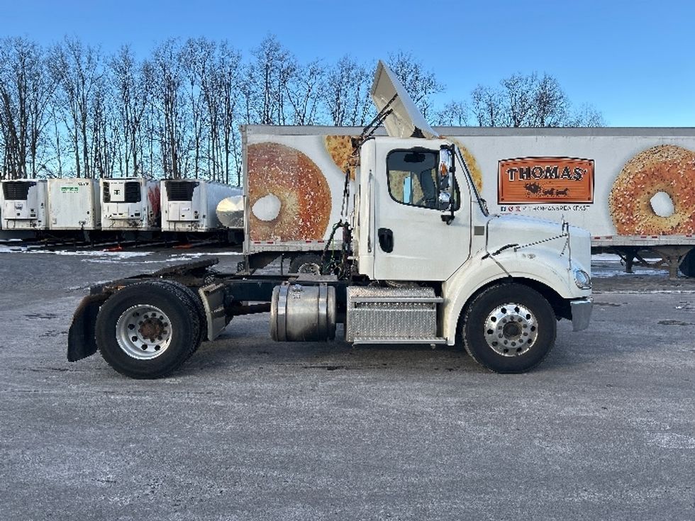 Day Cab Tractor-Heavy Duty Tractors-Freightliner-2019-M211242S-Liverpool-NY-100,778\n\t\tmiles-$ 21,000 - Image 8