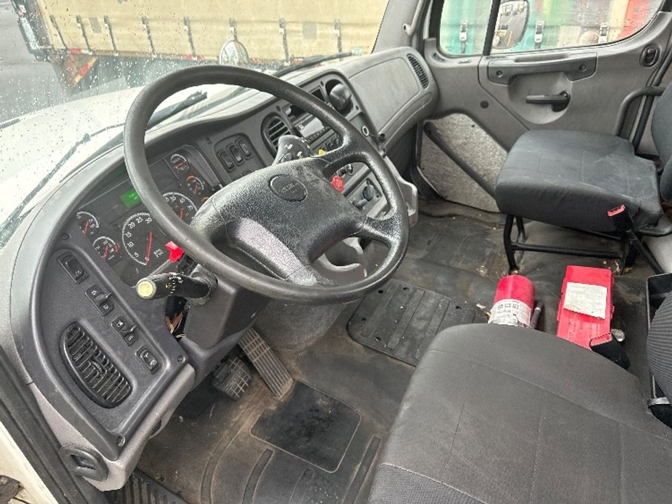 Day Cab Tractor-Heavy Duty Tractors-Freightliner-2019-M211242S-Liverpool-NY-111,443\n\t\tmiles-$ 43,750 - Image 10