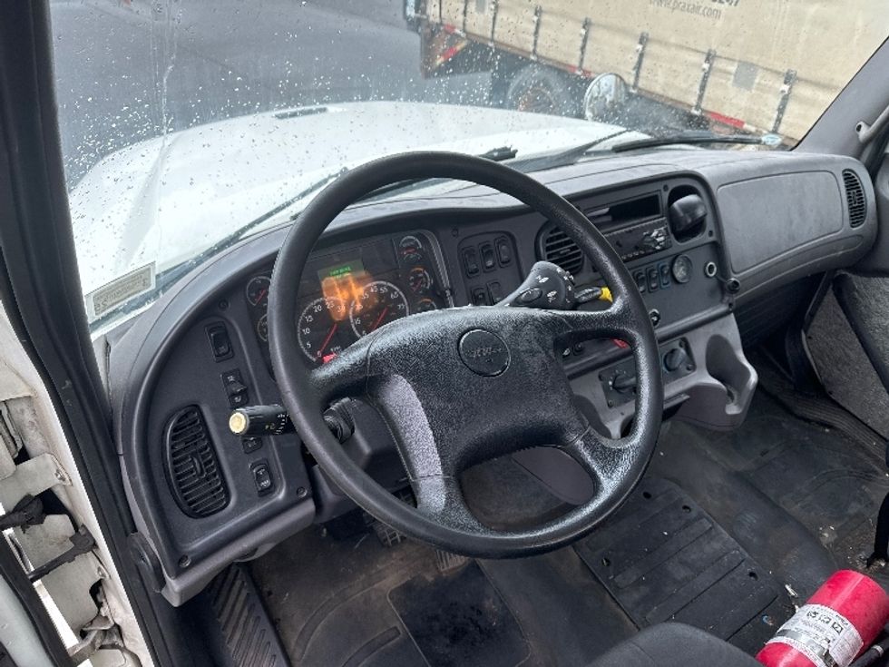 Day Cab Tractor-Heavy Duty Tractors-Freightliner-2019-M211242S-Liverpool-NY-111,443\n\t\tmiles-$ 43,750 - Image 11