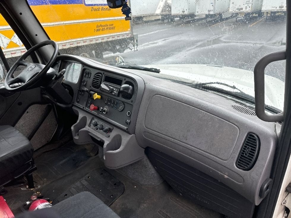 Day Cab Tractor-Heavy Duty Tractors-Freightliner-2019-M211242S-Liverpool-NY-111,443\n\t\tmiles-$ 43,750 - Image 13