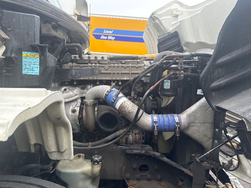 Day Cab Tractor-Heavy Duty Tractors-Freightliner-2019-M211242S-Liverpool-NY-111,443\n\t\tmiles-$ 43,750 - Image 15