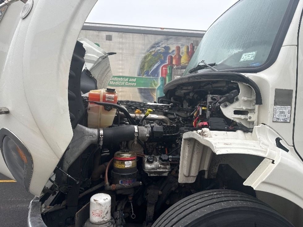 Day Cab Tractor-Heavy Duty Tractors-Freightliner-2019-M211242S-Liverpool-NY-111,443\n\t\tmiles-$ 43,750 - Image 16