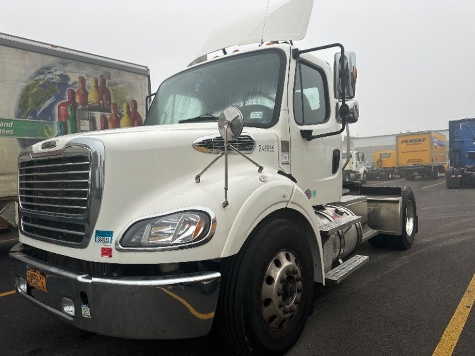 Day Cab Tractor-Heavy Duty Tractors-Freightliner-2019-M211242S-Liverpool-NY-111,443\n\t\tmiles-$ 43,750 - Image 3