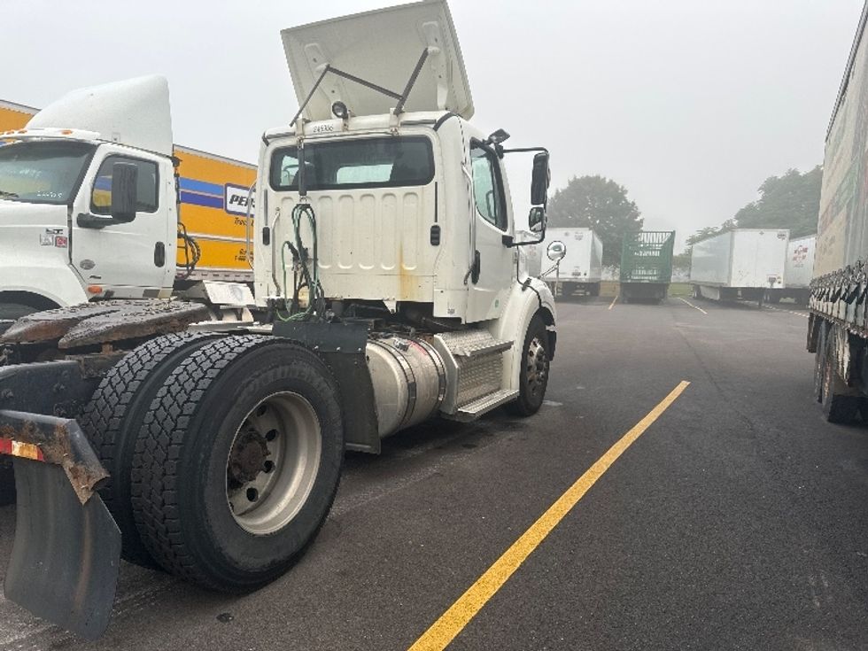Day Cab Tractor-Heavy Duty Tractors-Freightliner-2019-M211242S-Liverpool-NY-111,443\n\t\tmiles-$ 43,750 - Image 7