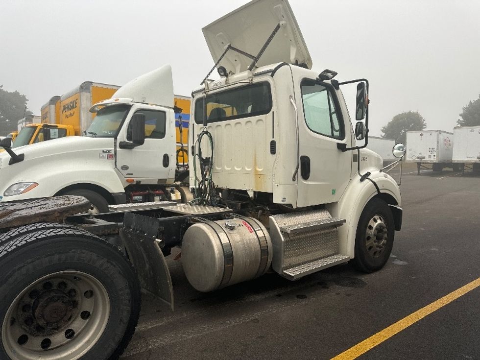 Day Cab Tractor-Heavy Duty Tractors-Freightliner-2019-M211242S-Liverpool-NY-111,443\n\t\tmiles-$ 43,750 - Image 8