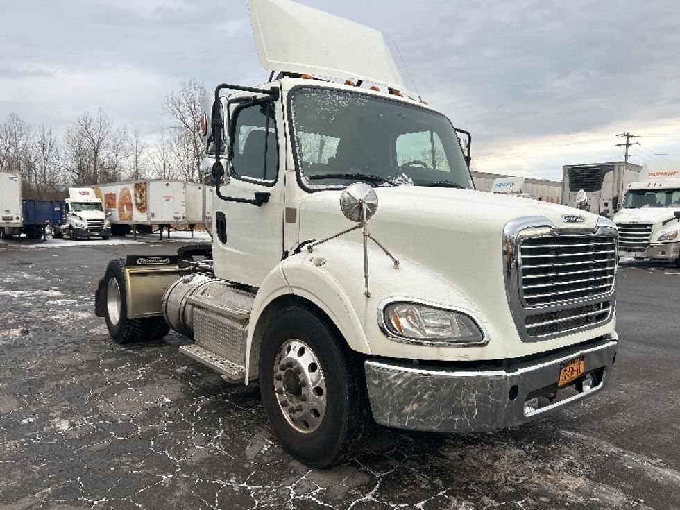 Day Cab Tractor-Heavy Duty Tractors-Freightliner-2019-M211242S-Liverpool-NY-92,273\n\t\tmiles-$ 21,000 - Image 1