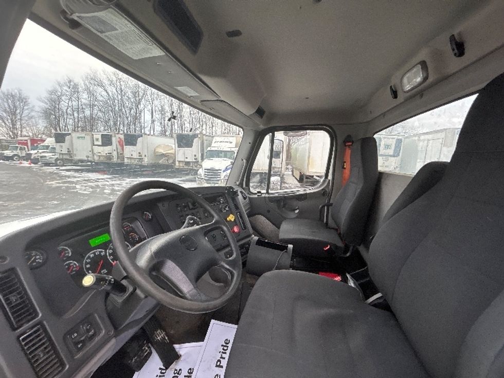 Day Cab Tractor-Heavy Duty Tractors-Freightliner-2019-M211242S-Liverpool-NY-92,273\n\t\tmiles-$ 21,000 - Image 10