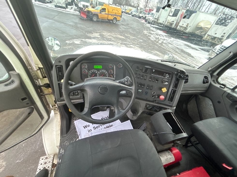 Day Cab Tractor-Heavy Duty Tractors-Freightliner-2019-M211242S-Liverpool-NY-92,273\n\t\tmiles-$ 21,000 - Image 11