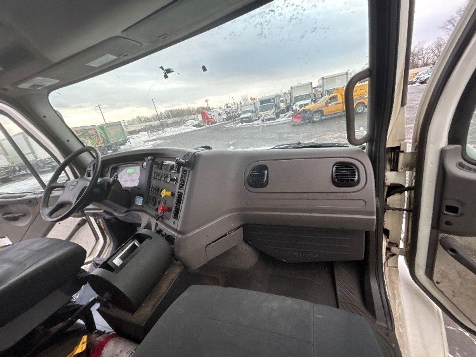 Day Cab Tractor-Heavy Duty Tractors-Freightliner-2019-M211242S-Liverpool-NY-92,273\n\t\tmiles-$ 21,000 - Image 13