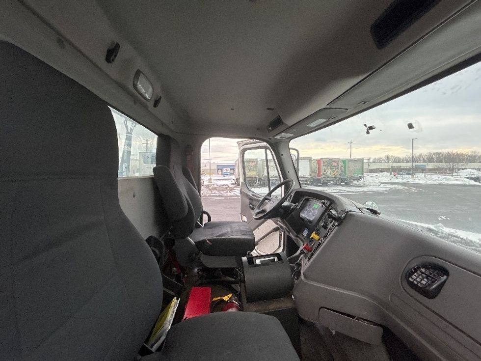 Day Cab Tractor-Heavy Duty Tractors-Freightliner-2019-M211242S-Liverpool-NY-92,273\n\t\tmiles-$ 21,000 - Image 14