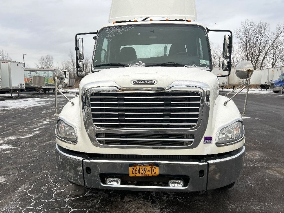 Day Cab Tractor-Heavy Duty Tractors-Freightliner-2019-M211242S-Liverpool-NY-92,273\n\t\tmiles-$ 21,000 - Image 2