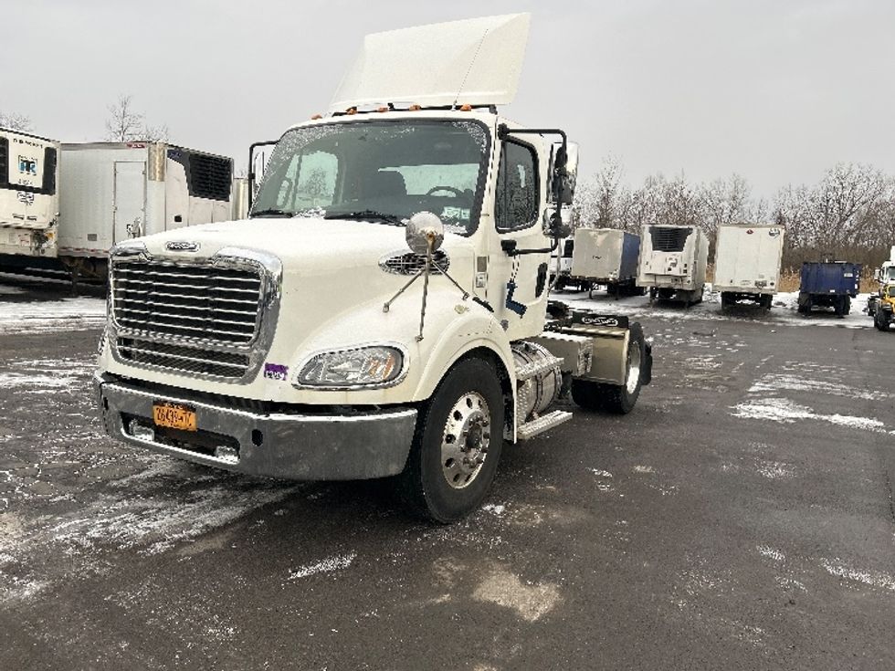 Day Cab Tractor-Heavy Duty Tractors-Freightliner-2019-M211242S-Liverpool-NY-92,273\n\t\tmiles-$ 21,000 - Image 3