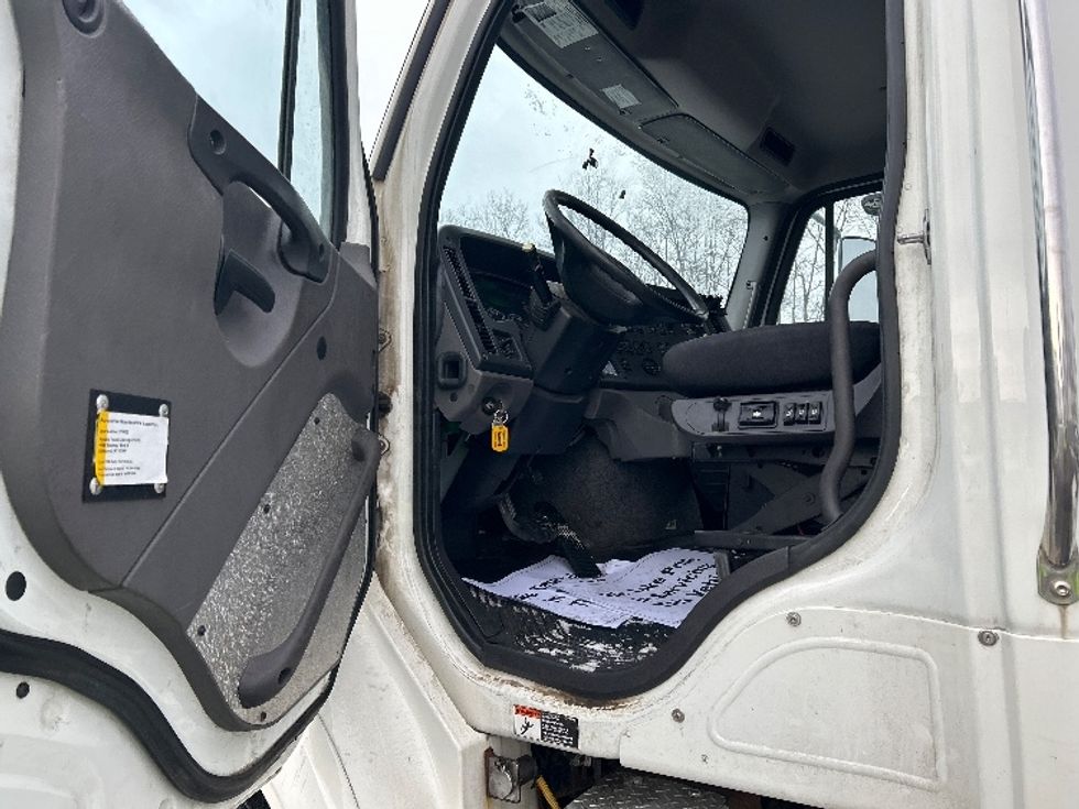 Day Cab Tractor-Heavy Duty Tractors-Freightliner-2019-M211242S-Liverpool-NY-92,273\n\t\tmiles-$ 21,000 - Image 9