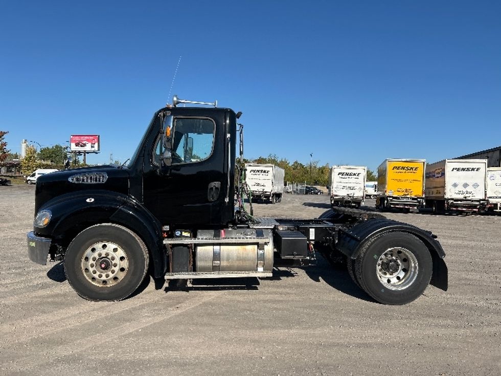 Day Cab Tractor-Heavy Duty Tractors-Freightliner-2019-M211242S-Montreal-PQ-151,058\n\t\tkm-$ 21,750 - Image 4