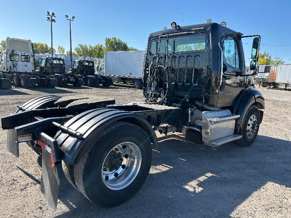 Day Cab Tractor-Heavy Duty Tractors-Freightliner-2019-M211242S-Montreal-PQ-151,058\n\t\tkm-$ 21,750 - Image 7