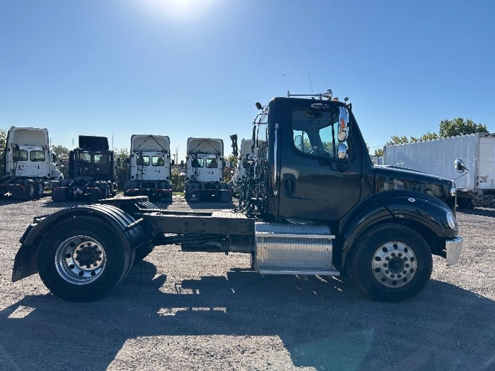 Day Cab Tractor-Heavy Duty Tractors-Freightliner-2019-M211242S-Montreal-PQ-151,058\n\t\tkm-$ 21,750 - Image 8