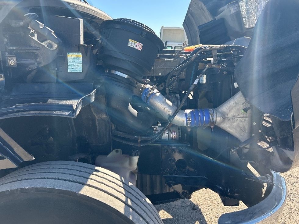 Day Cab Tractor-Heavy Duty Tractors-Freightliner-2019-M211242S-Montreal-PQ-156,862\n\t\tkm-$ 21,750 - Image 15