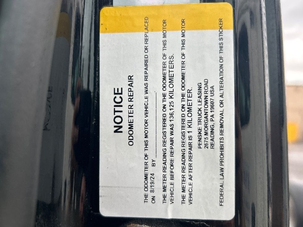 Day Cab Tractor-Heavy Duty Tractors-Freightliner-2019-M211242S-Montreal-PQ-156,862\n\t\tkm-$ 21,750 - Image 17