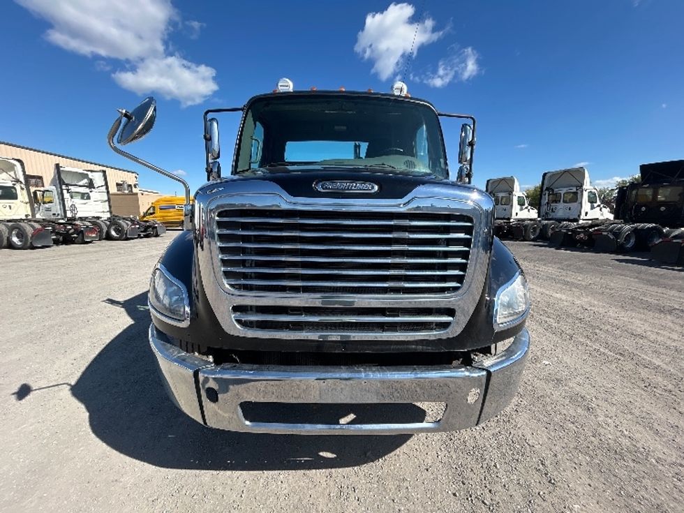 Day Cab Tractor-Heavy Duty Tractors-Freightliner-2019-M211242S-Montreal-PQ-156,862\n\t\tkm-$ 21,750 - Image 2