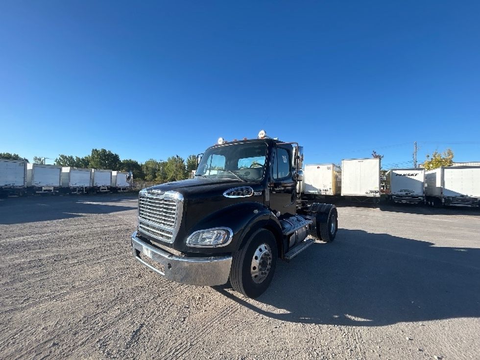 Day Cab Tractor-Heavy Duty Tractors-Freightliner-2019-M211242S-Montreal-PQ-159,906\n\t\tkm-$ 21,750 - Image 3