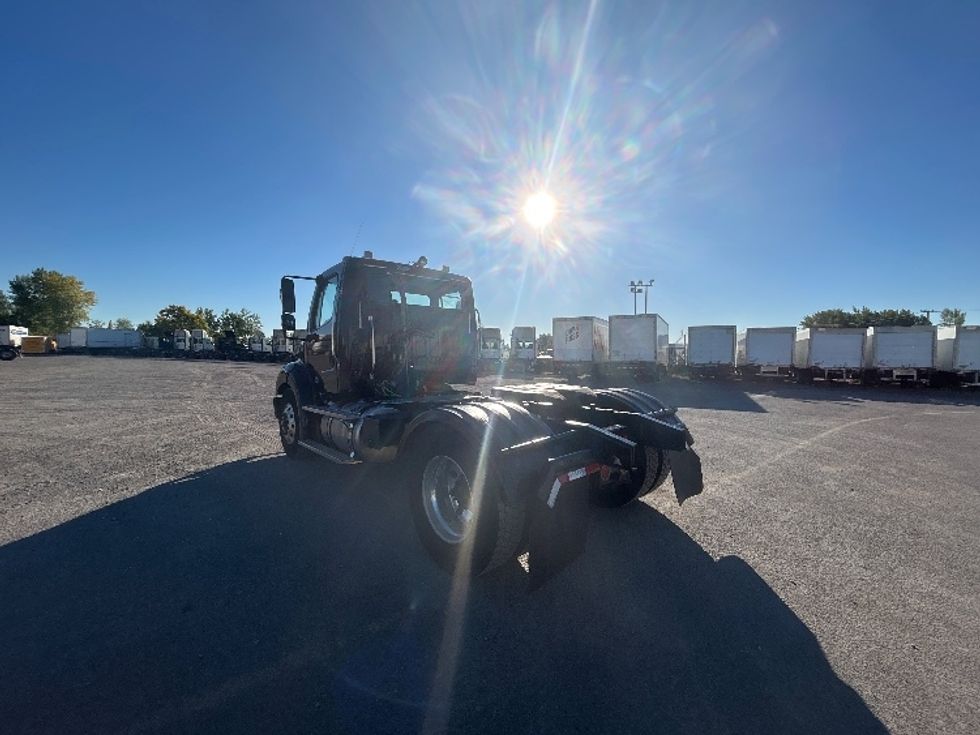 Day Cab Tractor-Heavy Duty Tractors-Freightliner-2019-M211242S-Montreal-PQ-159,906\n\t\tkm-$ 21,750 - Image 5