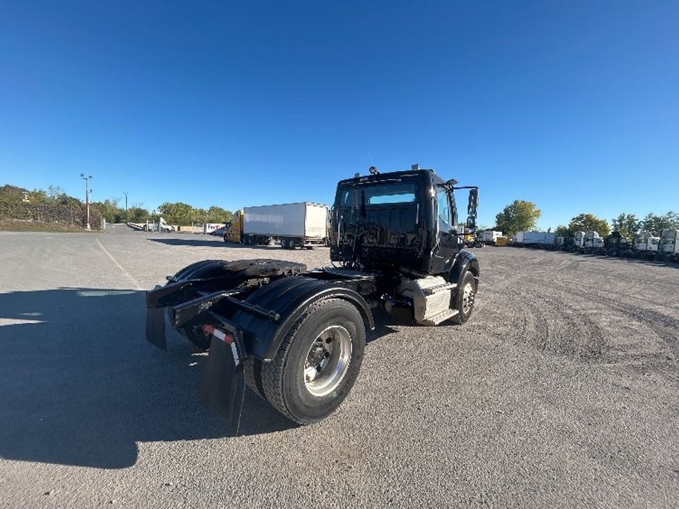Day Cab Tractor-Heavy Duty Tractors-Freightliner-2019-M211242S-Montreal-PQ-159,906\n\t\tkm-$ 21,750 - Image 7