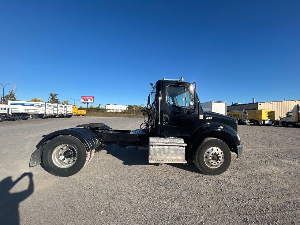 Day Cab Tractor-Heavy Duty Tractors-Freightliner-2019-M211242S-Montreal-PQ-159,906\n\t\tkm-$ 21,750 - Image 8