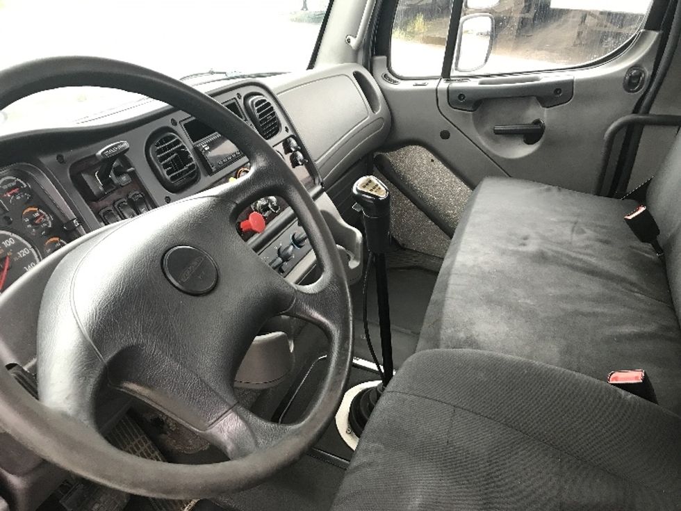 Day Cab Tractor-Heavy Duty Tractors-Freightliner-2019-M211242S-Saint Laurent-PQ-131,033\n\t\tkm-$ 21,750 - Image 10