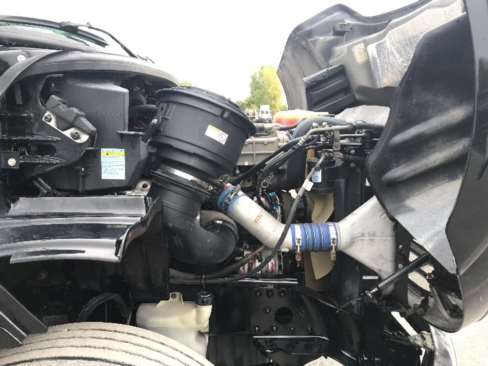 Day Cab Tractor-Heavy Duty Tractors-Freightliner-2019-M211242S-Saint Laurent-PQ-131,033\n\t\tkm-$ 21,750 - Image 15