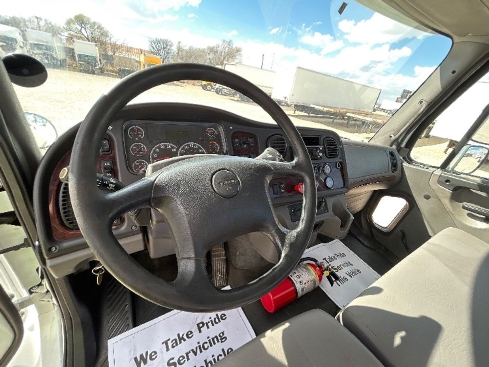 Day Cab Tractor-Heavy Duty Tractors-Freightliner-2019-M211264S-Amarillo-TX-331,562\n\t\tmiles-$ 36,500 - Image 10