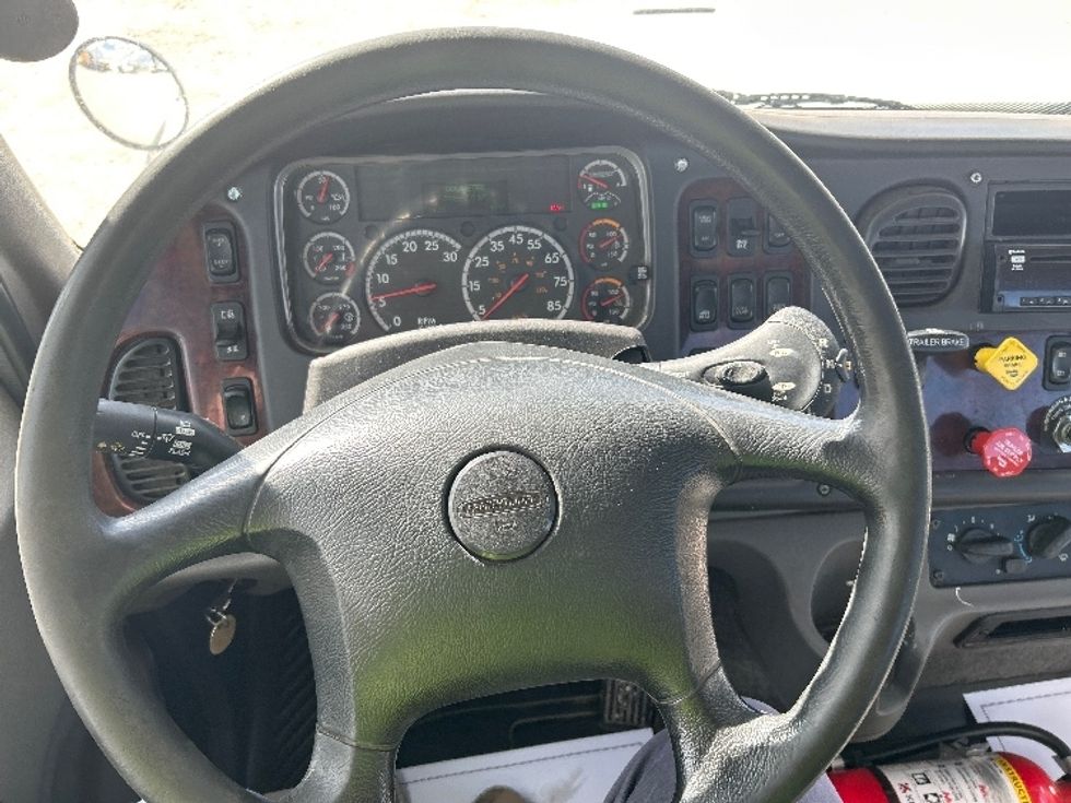 Day Cab Tractor-Heavy Duty Tractors-Freightliner-2019-M211264S-Amarillo-TX-331,562\n\t\tmiles-$ 36,500 - Image 11