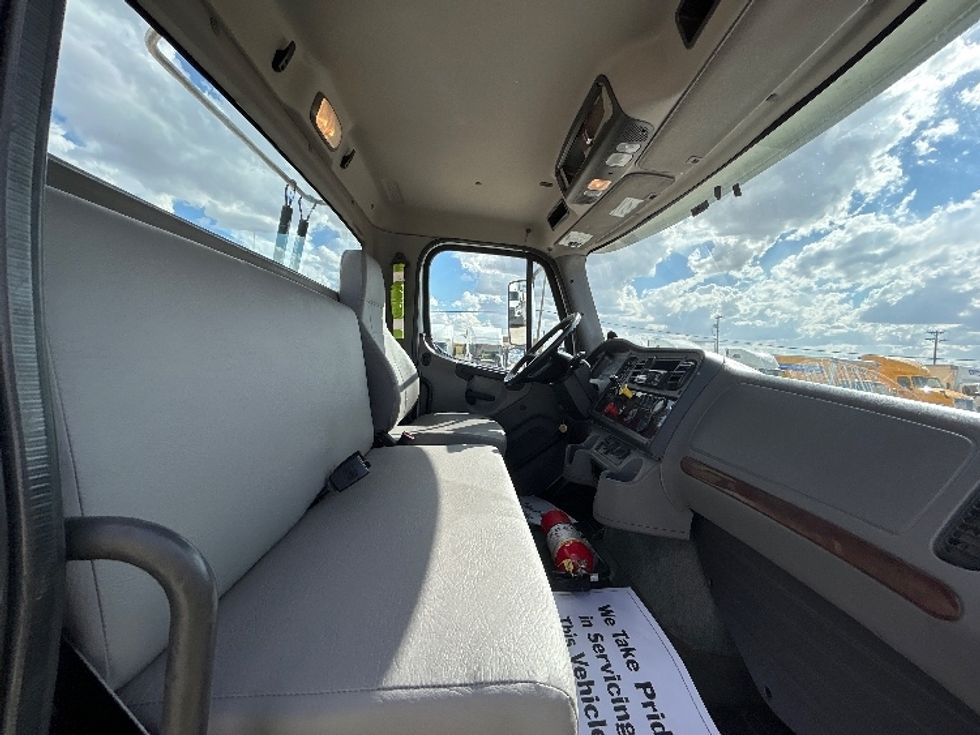 Day Cab Tractor-Heavy Duty Tractors-Freightliner-2019-M211264S-Amarillo-TX-331,562\n\t\tmiles-$ 36,500 - Image 12