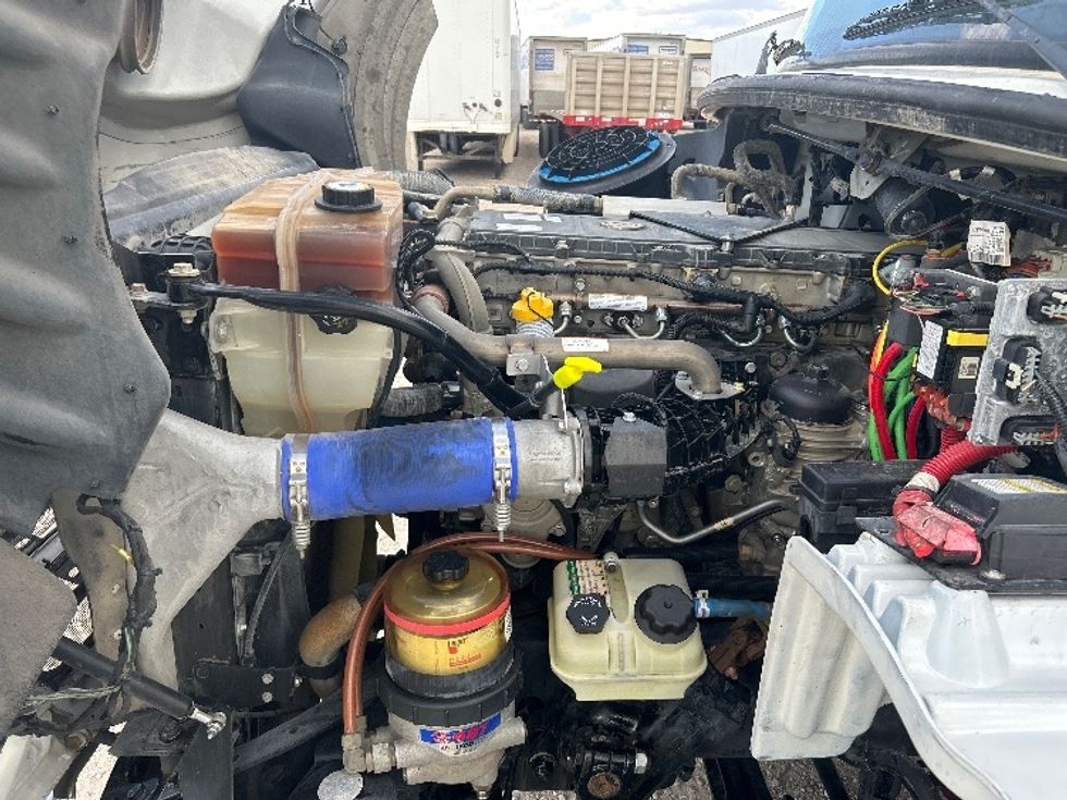 Day Cab Tractor-Heavy Duty Tractors-Freightliner-2019-M211264S-Amarillo-TX-331,562\n\t\tmiles-$ 36,500 - Image 16