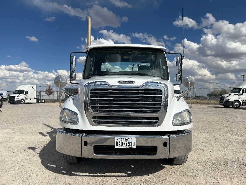 Day Cab Tractor-Heavy Duty Tractors-Freightliner-2019-M211264S-Amarillo-TX-331,562\n\t\tmiles-$ 36,500 - Image 2