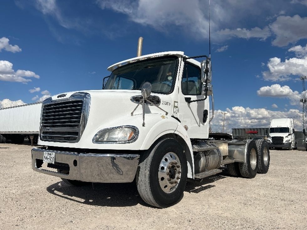 Day Cab Tractor-Heavy Duty Tractors-Freightliner-2019-M211264S-Amarillo-TX-331,562\n\t\tmiles-$ 36,500 - Image 3