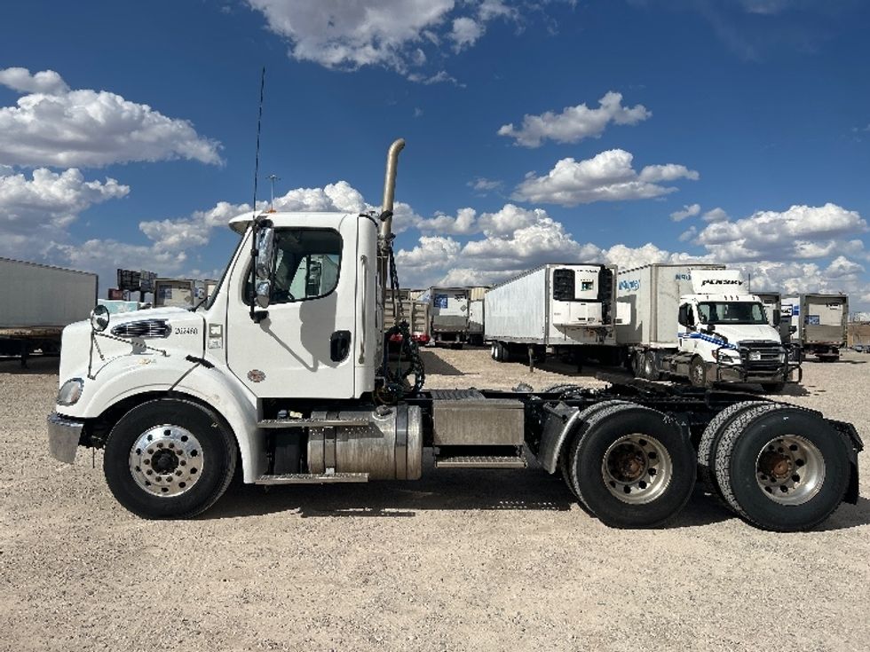 Day Cab Tractor-Heavy Duty Tractors-Freightliner-2019-M211264S-Amarillo-TX-331,562\n\t\tmiles-$ 36,500 - Image 4