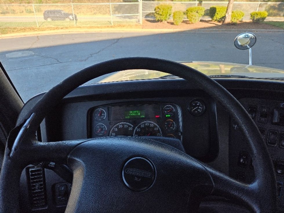 Day Cab Tractor-Heavy Duty Tractors-Freightliner-2019-M211264S-Concord-NC-134,548\n\t\tmiles-$ 40,250 - Image 11